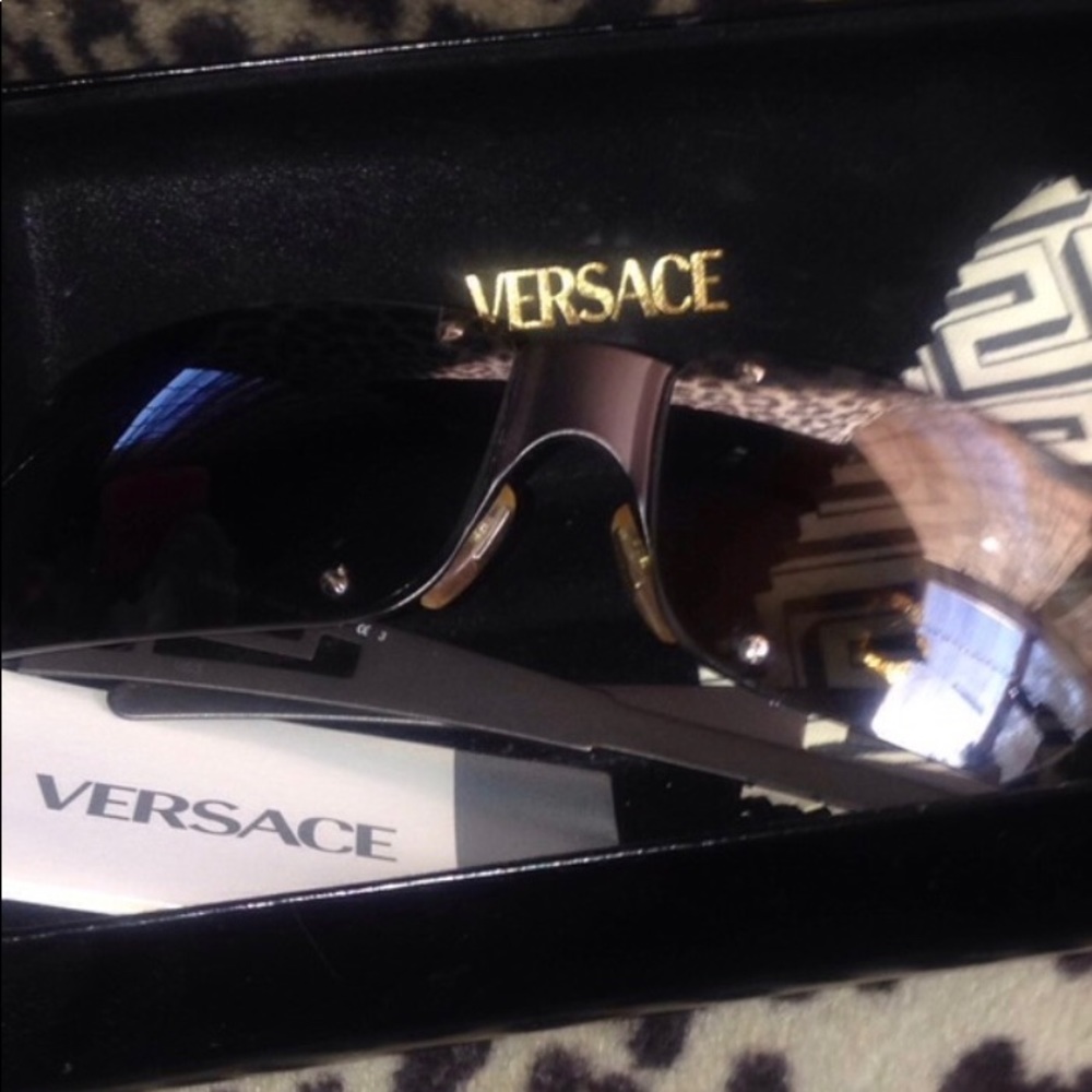 GIANNI VERSACE retro skinny frame glasses.